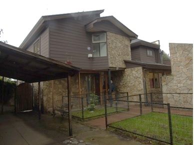 Hermosa Vivienda ubicada en calle Alte. Barroso, en la ciudad de Coyhaique